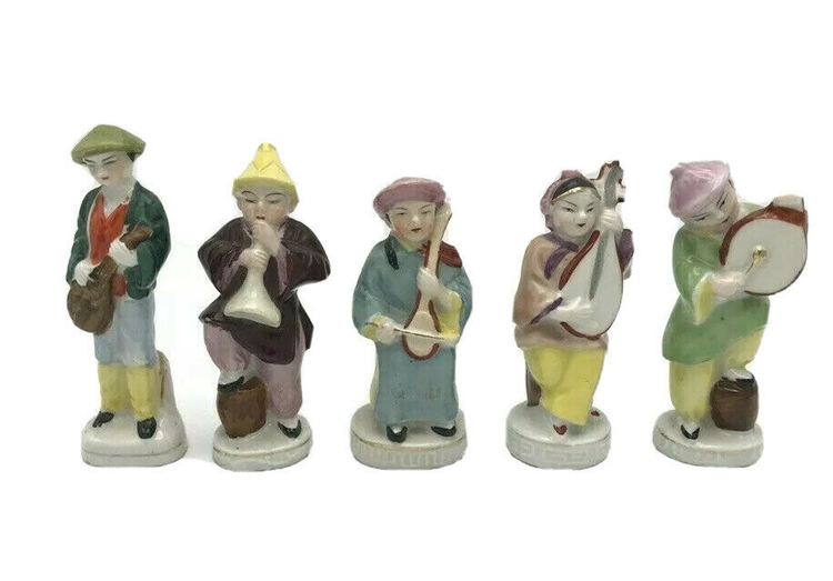25.Vintage Figurines Playing Instrument