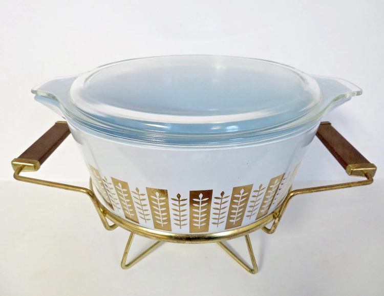 17. Vintage Promotional Pyrex Gourmet Gold Casserole With Glass Lid