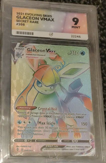 13. Glaceon Vmax - Evolving Skies Secret Rare Pokémon Card