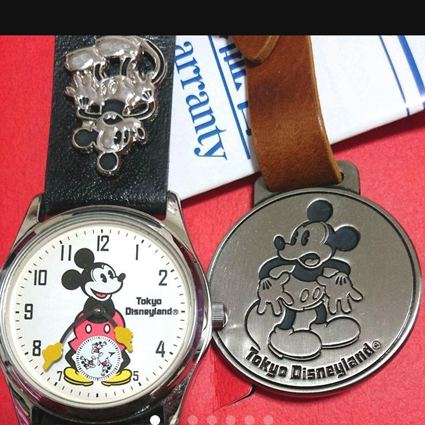 6. Disney Mickey Mouse Clock