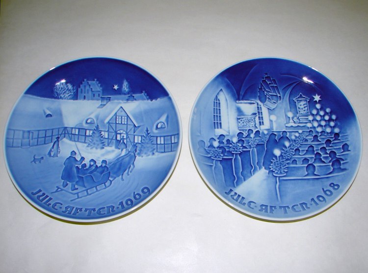 2 B&G Bing & Grondahl Royal Copenhagen Porcelain Christmas Plates 1968 1969