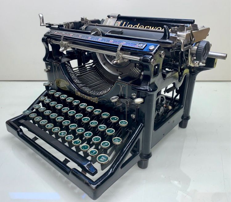 An Antique 1918 Underwood Model 5 Vintage Typewriter 