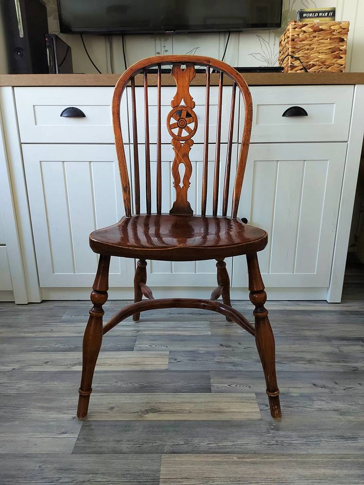 Antique English Wheel Back Windsor Chair 1890s