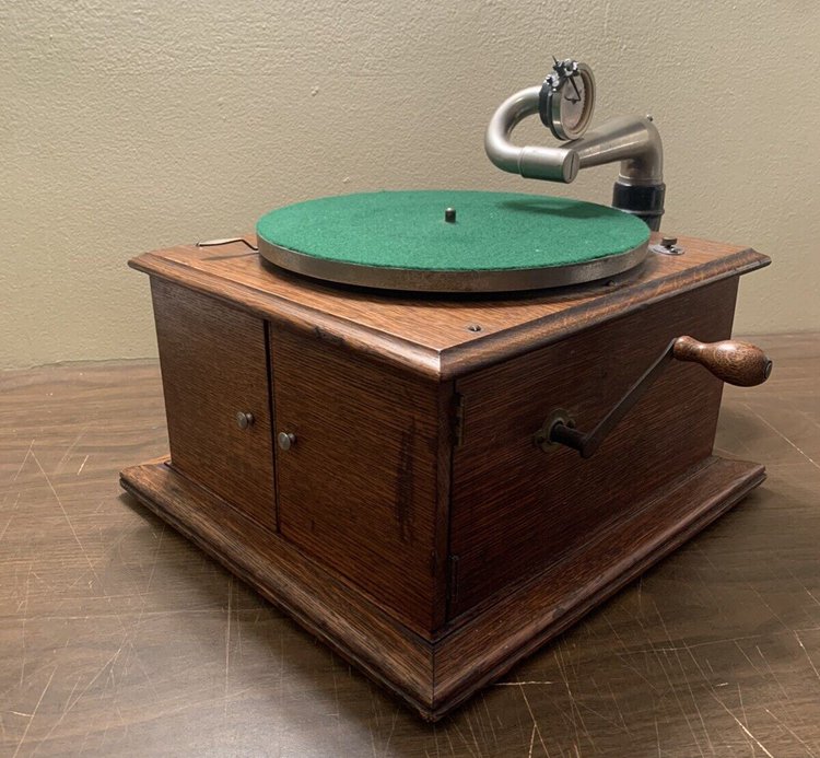 Antique Victor Victrola VV-IV Talking Machine Record Player