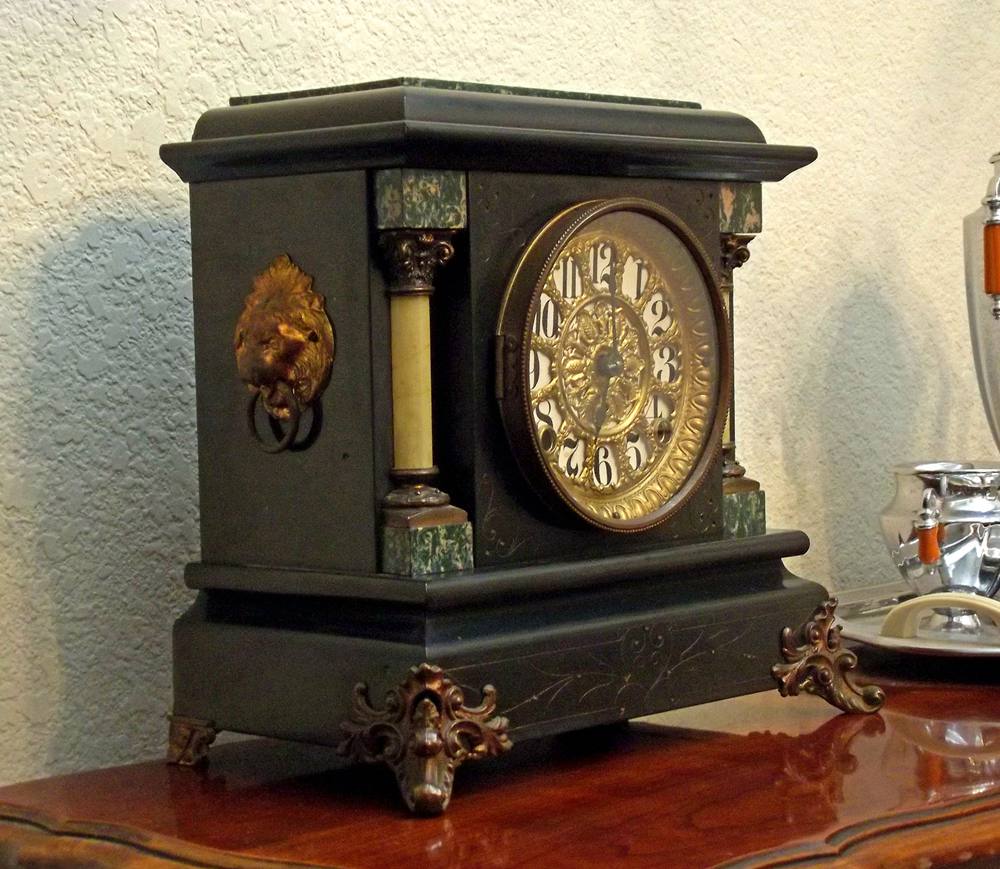 Mantel clock from 1880, manufactured by the Seth Thomas Clock Company