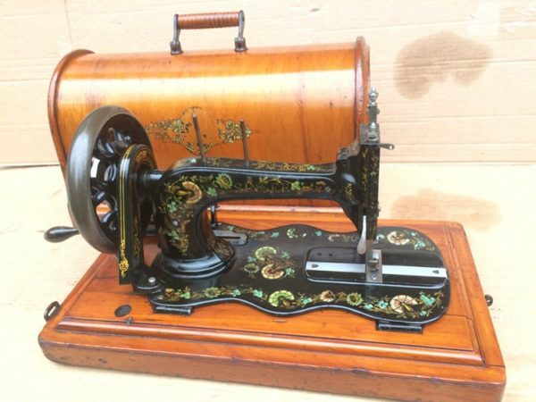 Antique Singer Sewing Machine Value and Price Guide