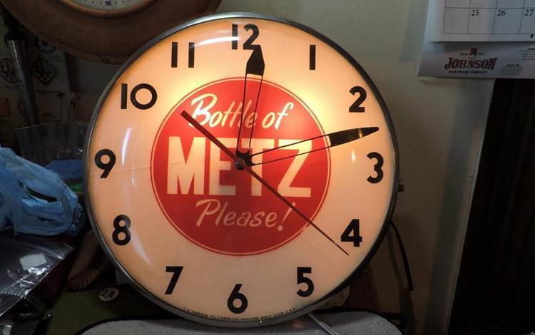 Vintage METZ Beer Round Pam Style Advertising Clock Sign Bottle of METZ Please