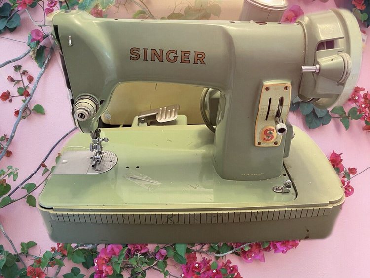 Vintage Singer RFJ8-8 Green Portable 185J Sewing Machine with Case