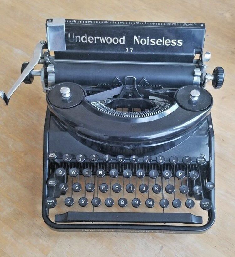 Vintage Underwood Noiseless 77, 1932 model, excellent condition