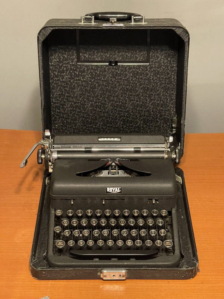 Vtg Circa 1939 Royal Arrow Portable Manual Typewriter Black Keys