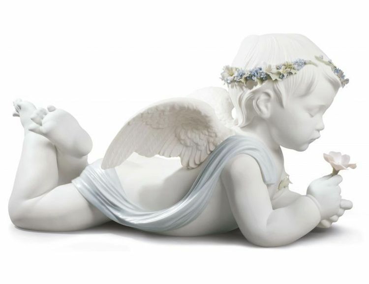 Angel figurine