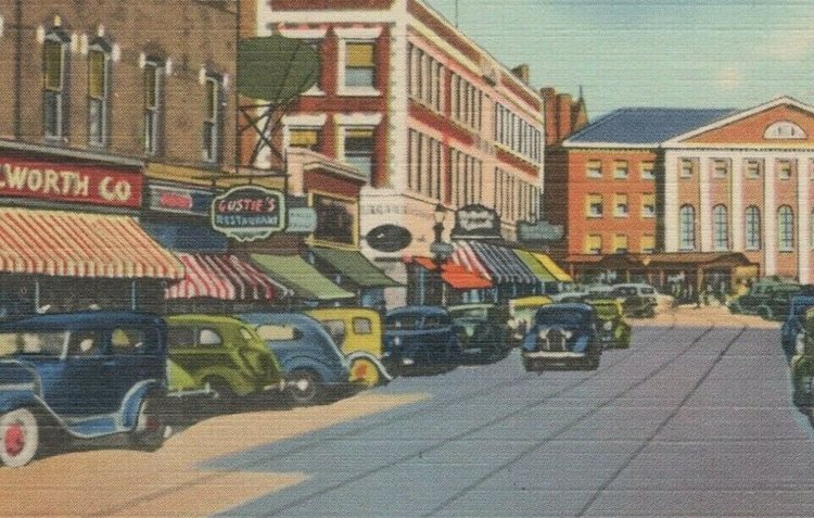 Brattle Street towards Harvard Cambridge Massachusetts c1940s linen postcard D88