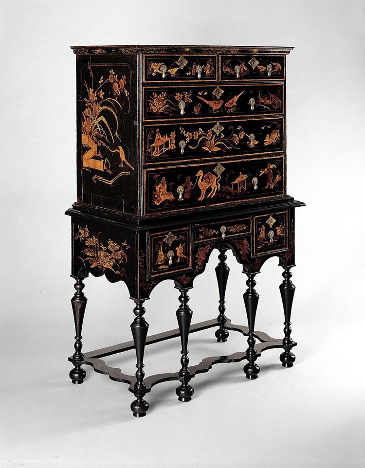 High chest of drawers 1710