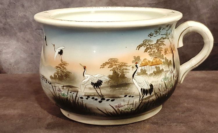 Porcelain Japanese Thunder pot