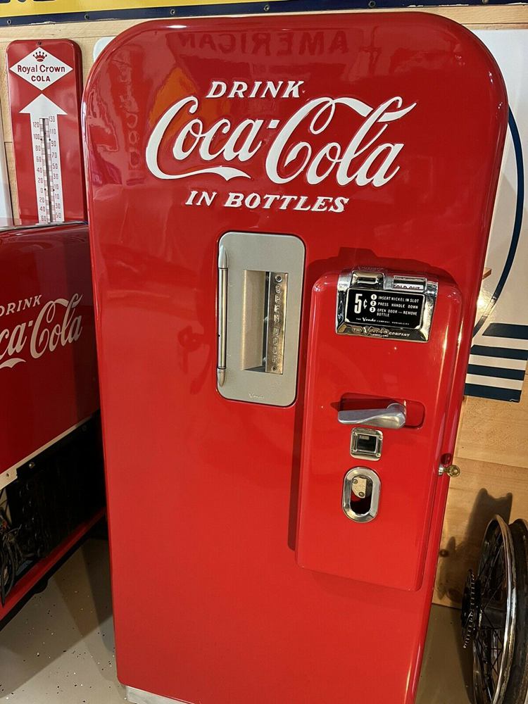 Vendo 39 Coca Cola Machine