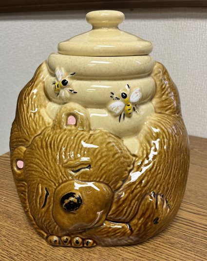 Vintage McCoy #143 Cookie Jar Sleeping Bear With Honey Pot & Honey Bees