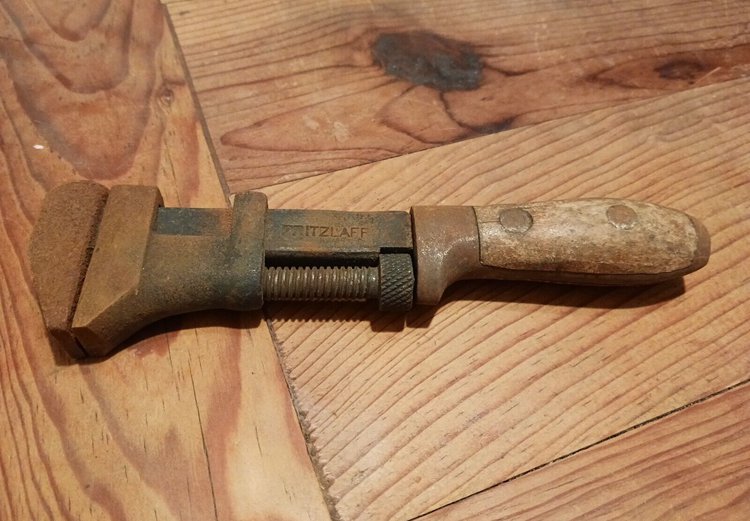 Wooden Handle Pipe Wrench