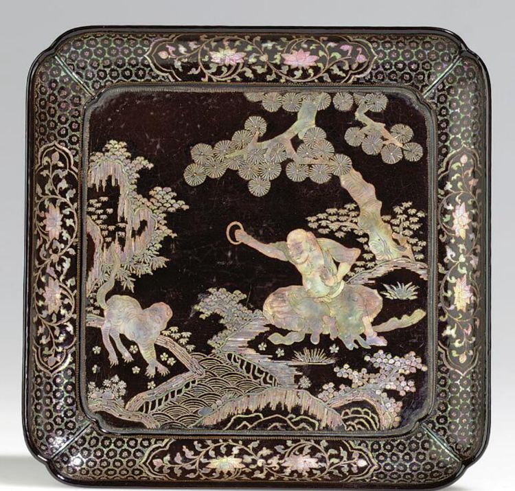 16th Century Mother of Pearl Inlaid Black Lacquer Dish