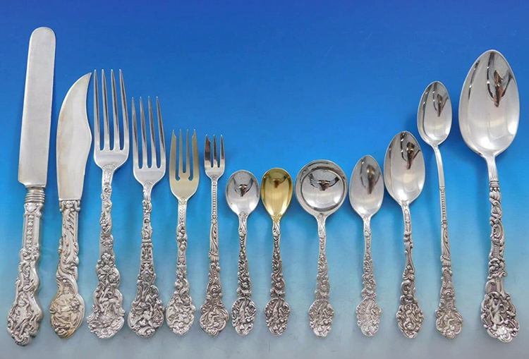 But don’t stick to one type of flatware design and material