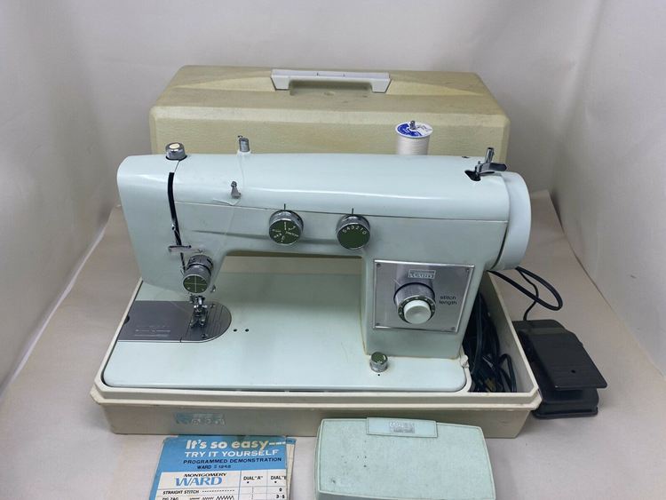 Montgomery Ward UHT J1265 Sewing Machine