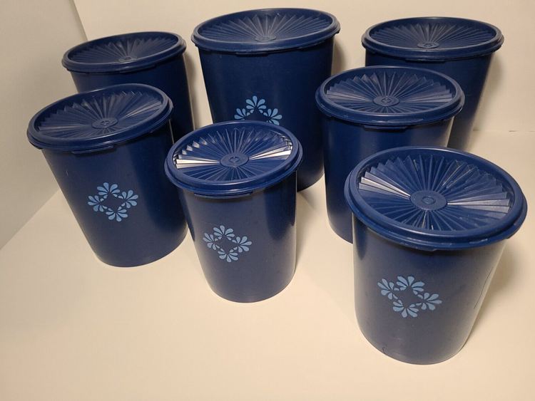 Nesting Canisters with Servalier Lids