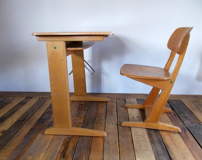 Skid-chair-with-table