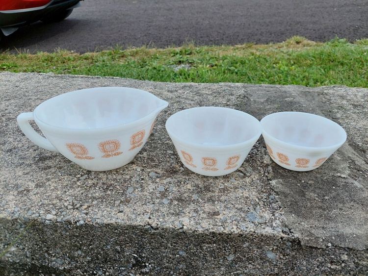Vintage Federal glass bowl set Lot of 3 excellent pre-owned wild sunflower sold for $20.70