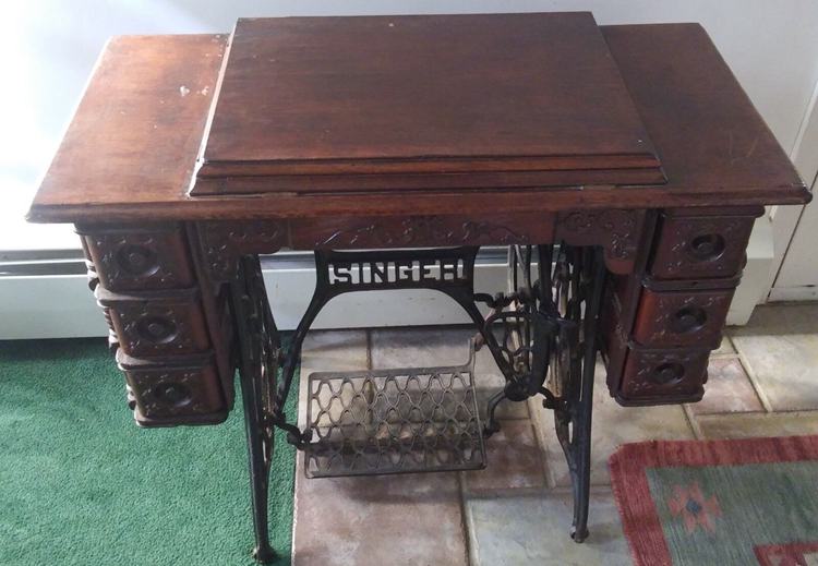 Antique 1900 Singer Treadle 7 Drawer Sewing Machine Oak
