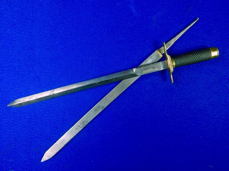 Italian Dagger-Scissors