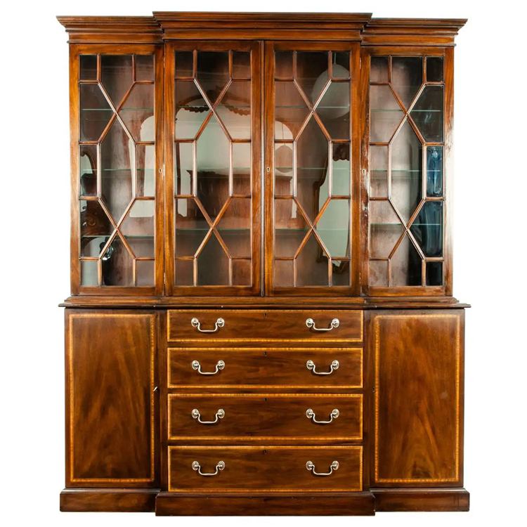  The Chippendale Hutch Style
