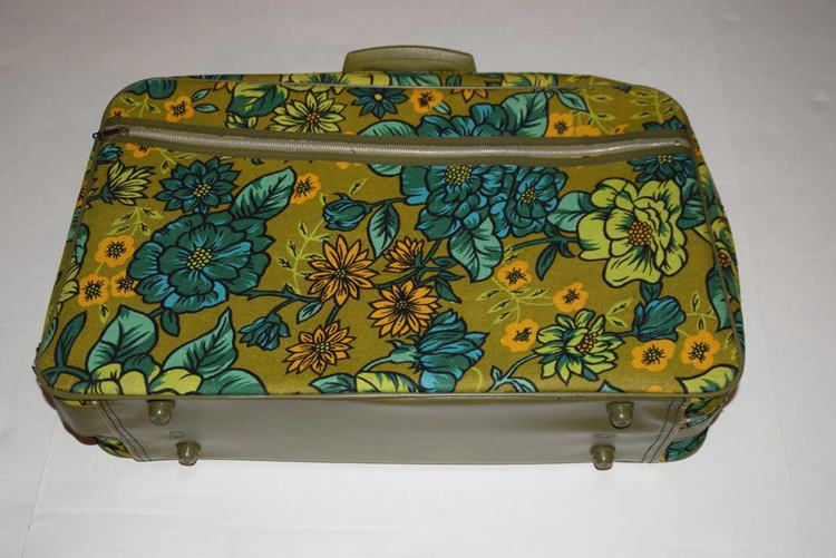 this 1970s Bantam Floral suitcase