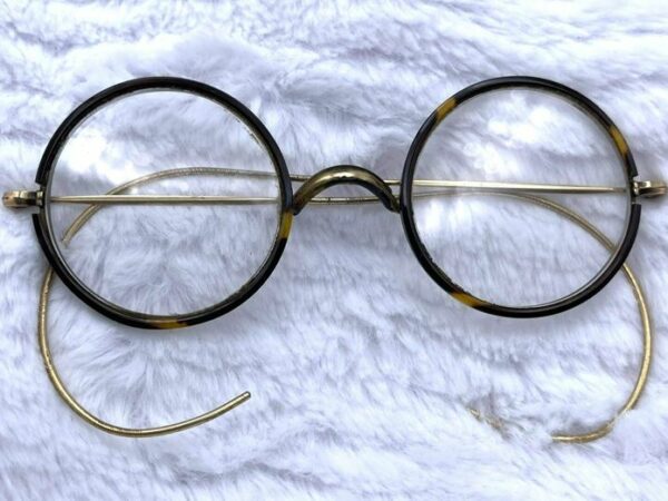 10 Most Valuable Antique Eyeglasses: Identification and Valuation