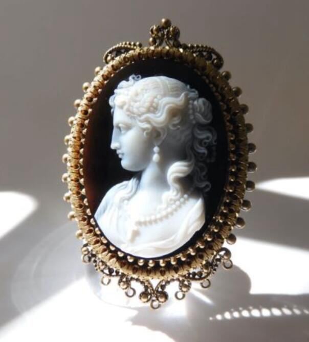 Antique Signed Hard Stone Cameo Brooch