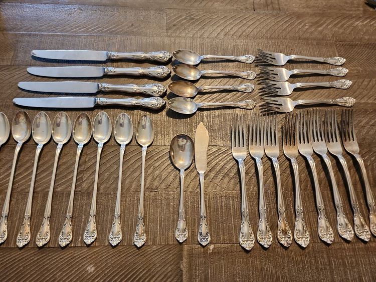Chateau Rose Pattern by Alvin Sterling Silver Flatware 28 pcs $553.00