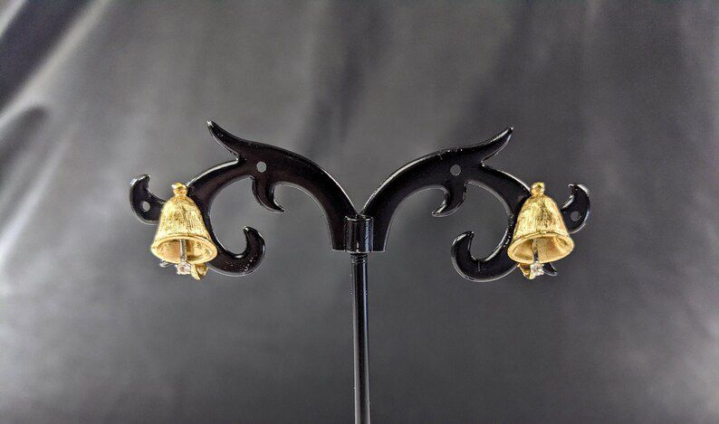 Lovely Vintage Gold-tone Bell flowers Clip-on Earrings by AVON Jewellery