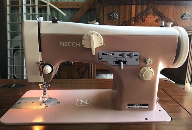 Antique'vintage Necchi Lelia 513 sewing machine in cabinet