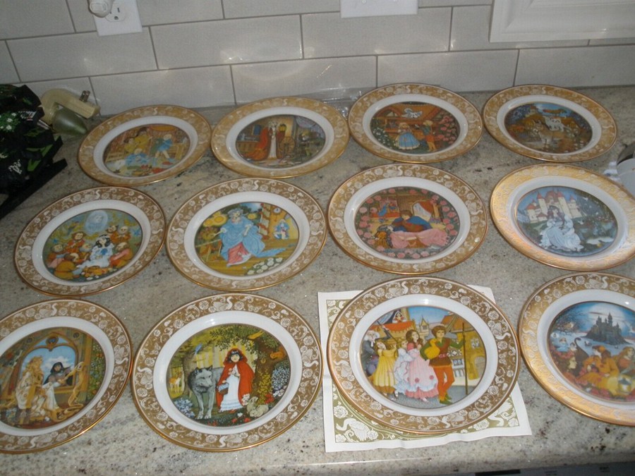 GRIMM'S FAIRY TALES FRANKLIN PORCELAIN SET OF 12 COLLECTOR'S PLATES 1970'S