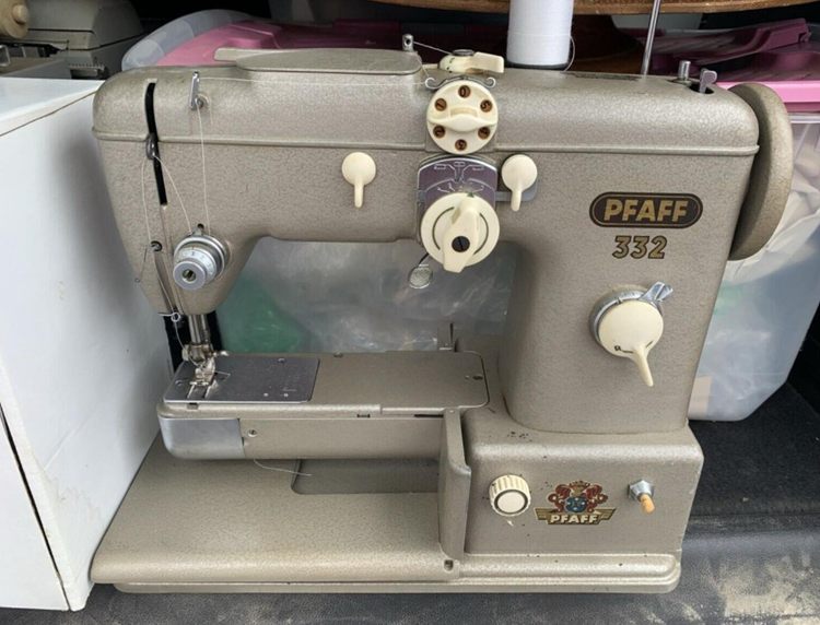 Pfaff 332 sewing machine vintage with cord & control for parts