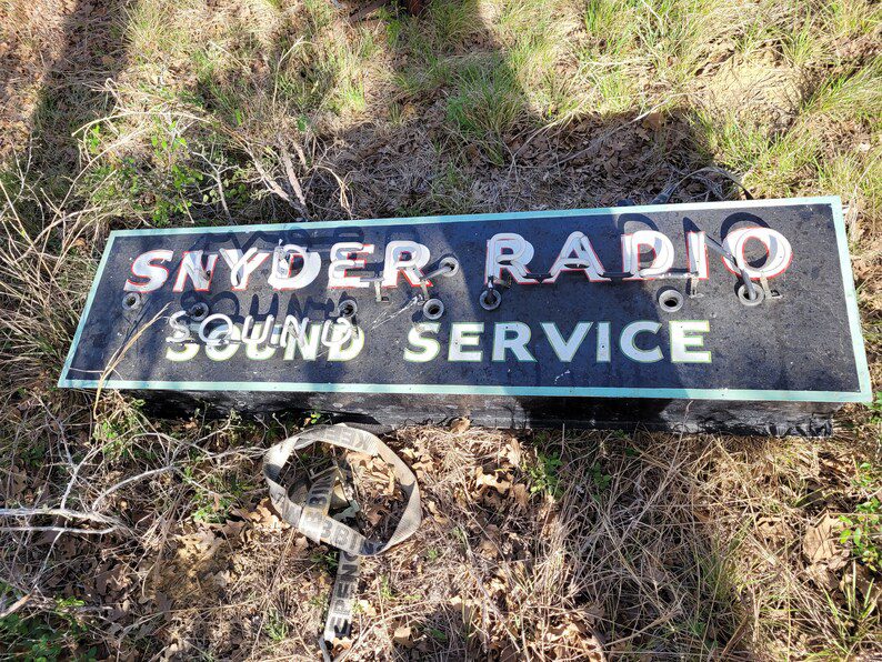 Snyder Radio Neon sign