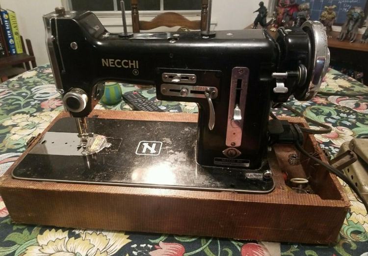 VTG NECCHI BU NOVA ZIG ZAG Sewing Machine