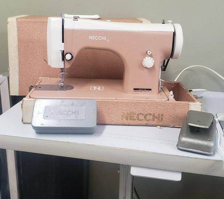 Vintage Necchi Sewing Machine Lelia, 510 Pink Edition